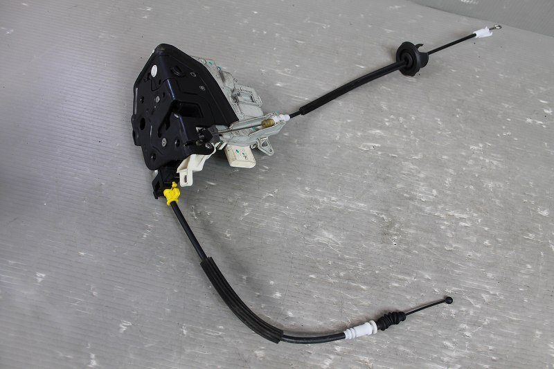 アウディ A4 セダン 1.8 TFSI 右H (8KCDH 8K) 純正 左後 ドアロックアクチュエーター 破損無 動作保証 左 リア AUDI p047896 中古20240918