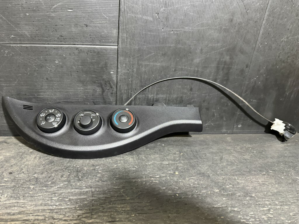 ヴィッツ F XP 130型 中期(KSP130) 純正 破損無 動作保証 エアコンスイッチ ACスイッチ 55406-52410 p062164 中古20260421
