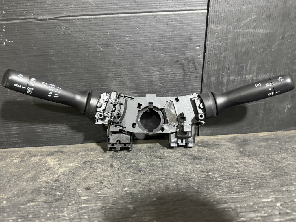 ヴィッツ F XP 130型 中期(KSP130) 純正 破損無 動作保証 ディマースイッチ p062166 中古20260421
