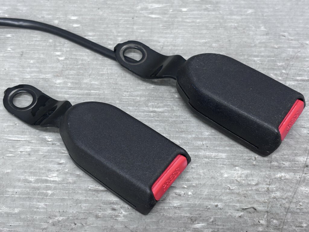 ヴィヴィオ ビストロ E型 後期(KK3 KK3E5NA) 純正 破損無 シートベルトキャッチ フロント 左右セット p062213 中古20260423