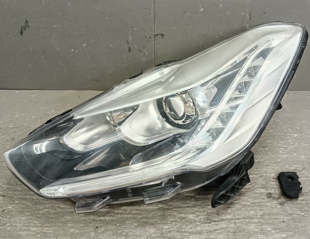 シトロエン DS5 シック 右H(B85F02 B8) 純正 動作保証 左ヘッドライト HID バラスト レベ付 キセノン ヘッドランプ p062227 中古20260422