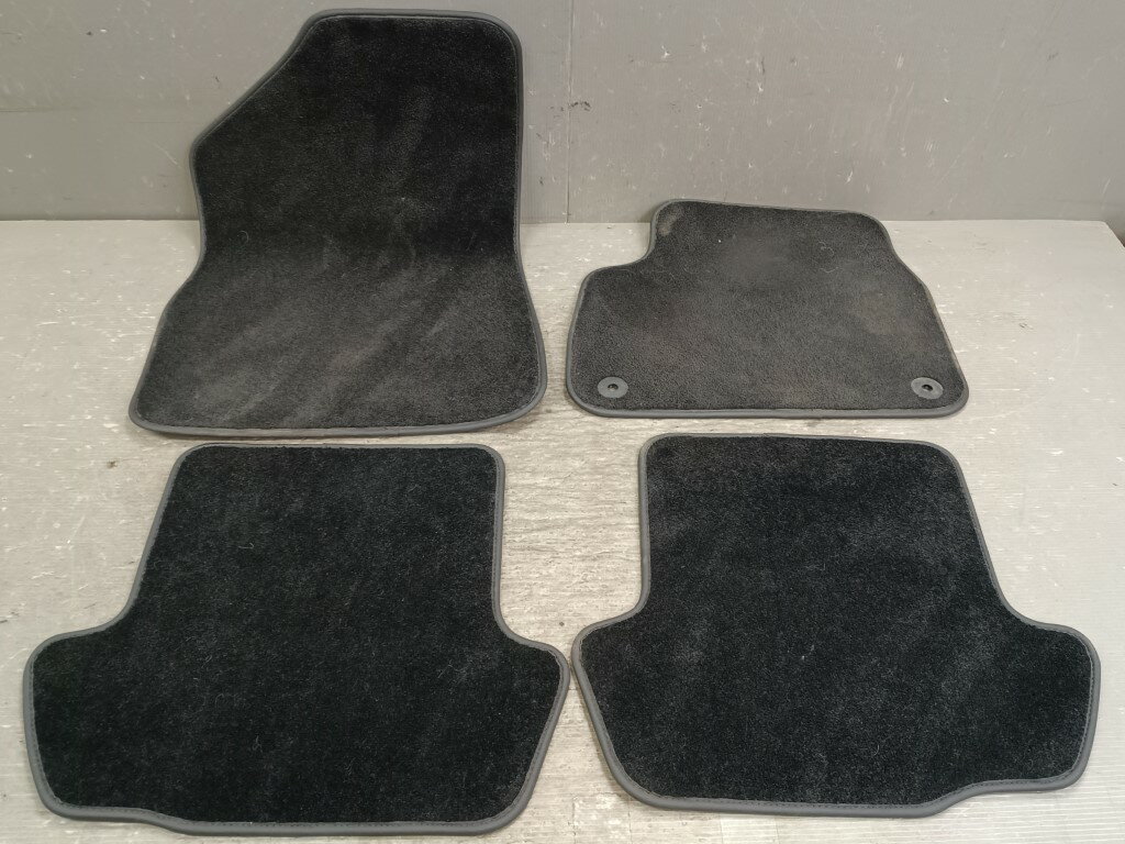 シトロエン DS5 シック 右H(B85F02 B8) 破損無 フロアマット 1台分セット p062228 中古20260422