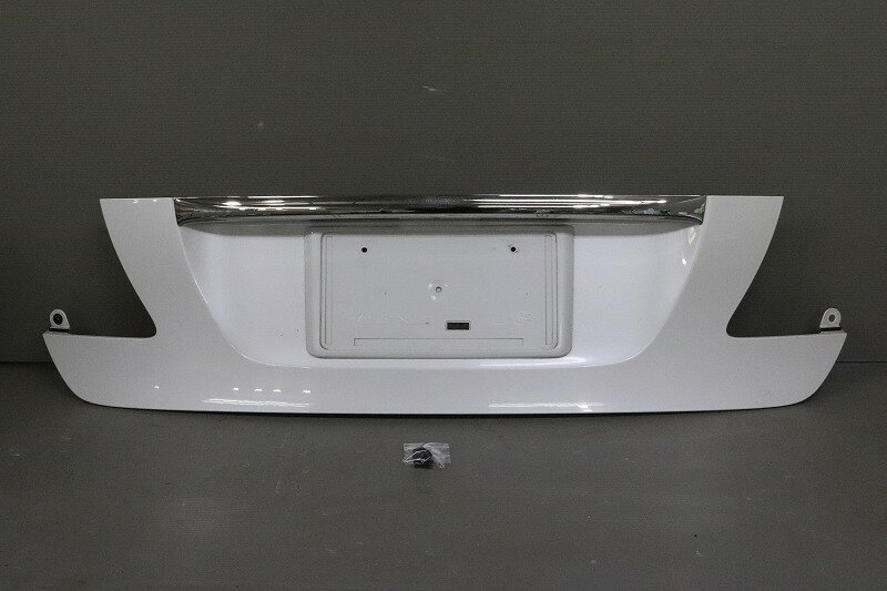 レクサス LS460 LEXUS 前期(USF40) 純正 破損無 メッキ リア ガーニッシュ ナンバー ポケット パネル 077 76801-50040 070823-0562 p048135 中古20240926