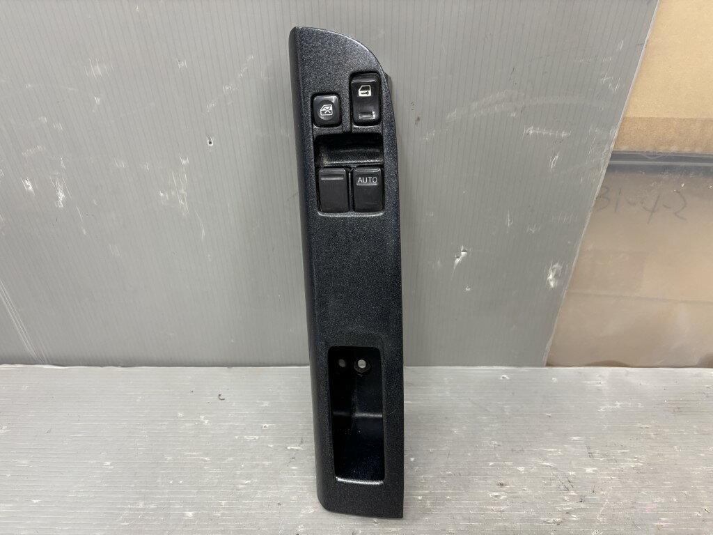 50 エルグランド ハイウェイスター 後期(APE50 E50) 純正 破損無 動作保証 右前 パワーウィンドウスイッチ マスタースイッチ ベゼル付 P/Wスイッチ 運転席 p055132 中古20250517