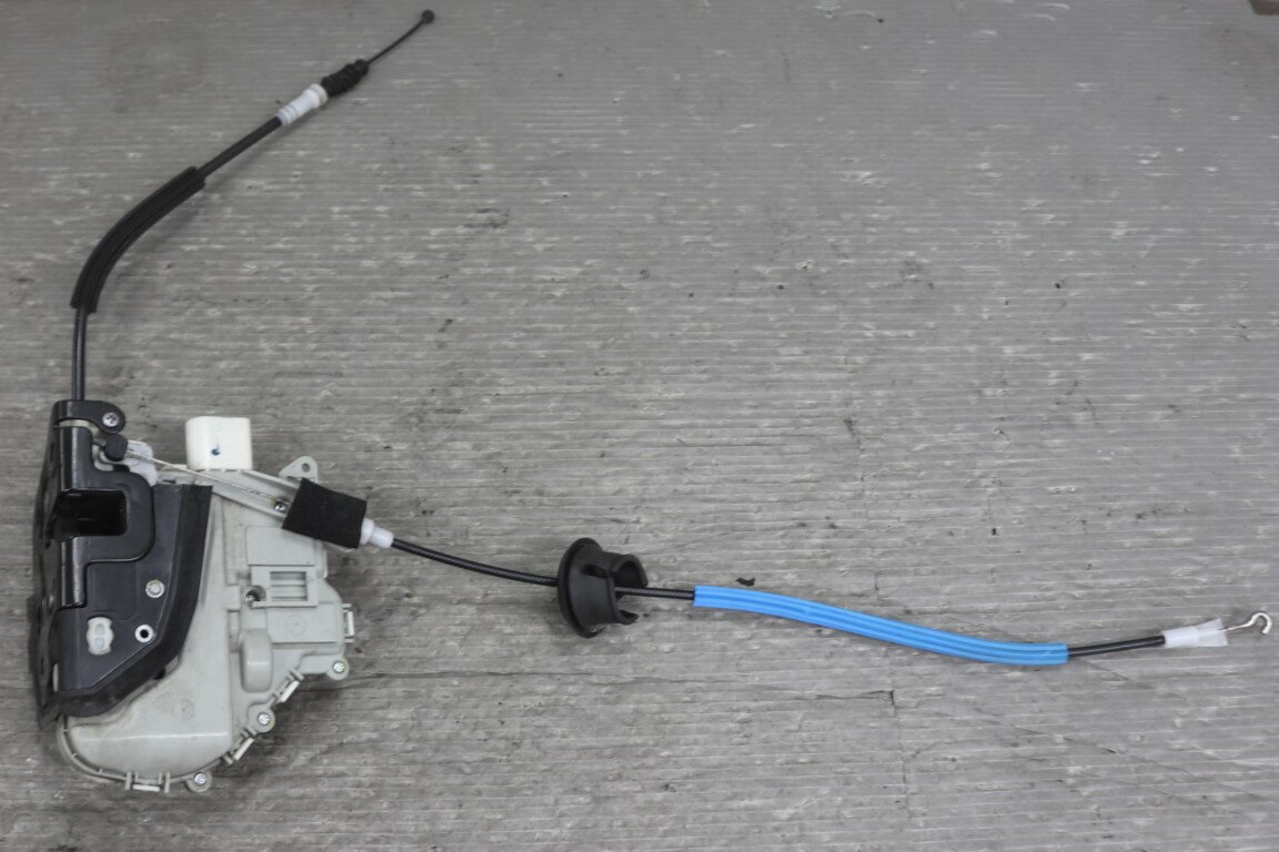 アウディ A4 2.0T アバント(8K 8KCDN) 純正 破損無 右前 ドアロックアクチュエーター 右フロント 8J2 837 016 C p055341 中古20250526