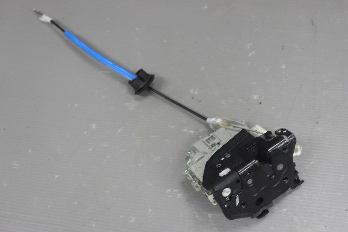 アウディ A4 2.0 TFSI クワトロ Sラインパッケージ セダン (8KCDNF) 純正 破損無 動作保証 左前 ドアロック アクチュエーター 左フロント JA6-8J2.837.015.C p055743 中古20250613