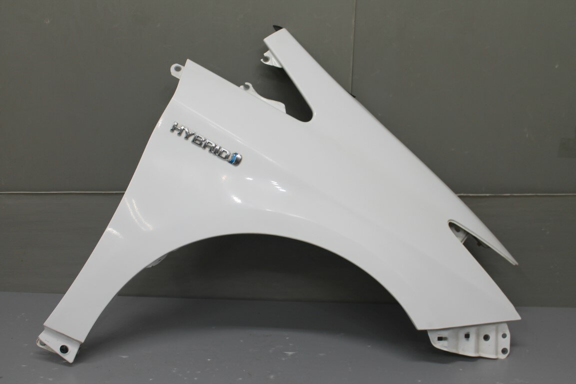 30 プリウス(ZVW30) 純正 破損無 右 フロント フェンダーパネル ホワイト系 右前 p055846 中古20250614