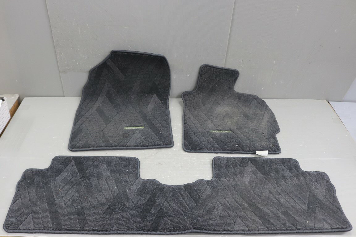 乐天商城 - トヨタ ブレイド G 前期(AZE156 AZE156H-CHXEK) 純正 破損無 フロアマット 1台分セット p056209 中古20250628