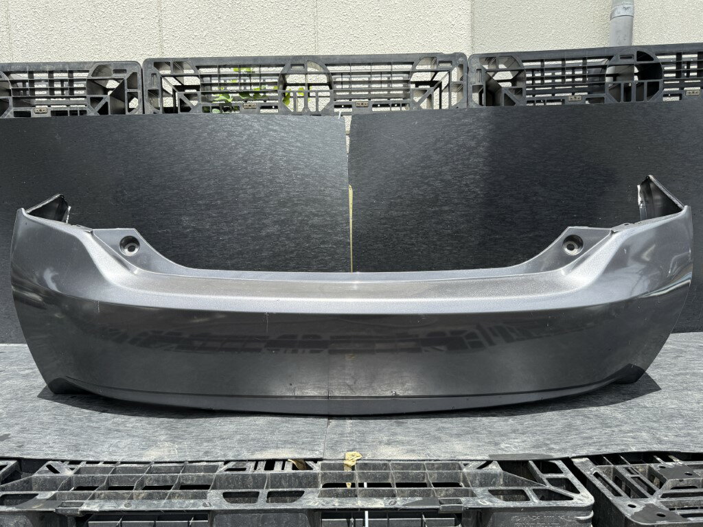 トヨタ プリウス S LEDエディション 前期(ZVW30) 純正 リアバンパー 1G3 Rバンパー 52159-47050 p056248 中古20250628