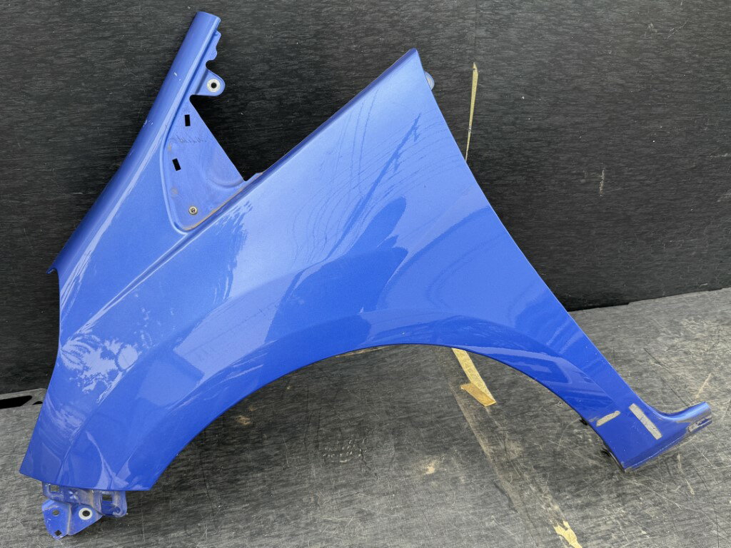 ホンダ フィット ハイブリッド スマートセレクション 前期(GP1) 純正 左フロントフェンダー 左フェンダー フェンダーパネル B568M p056697 中古20250717