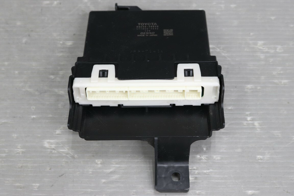 ヴォクシー ZS(ZRR80) 純正 デンソー 破損無 動作保証 エアコンコンピューター 88650-28B90 p056730 中..