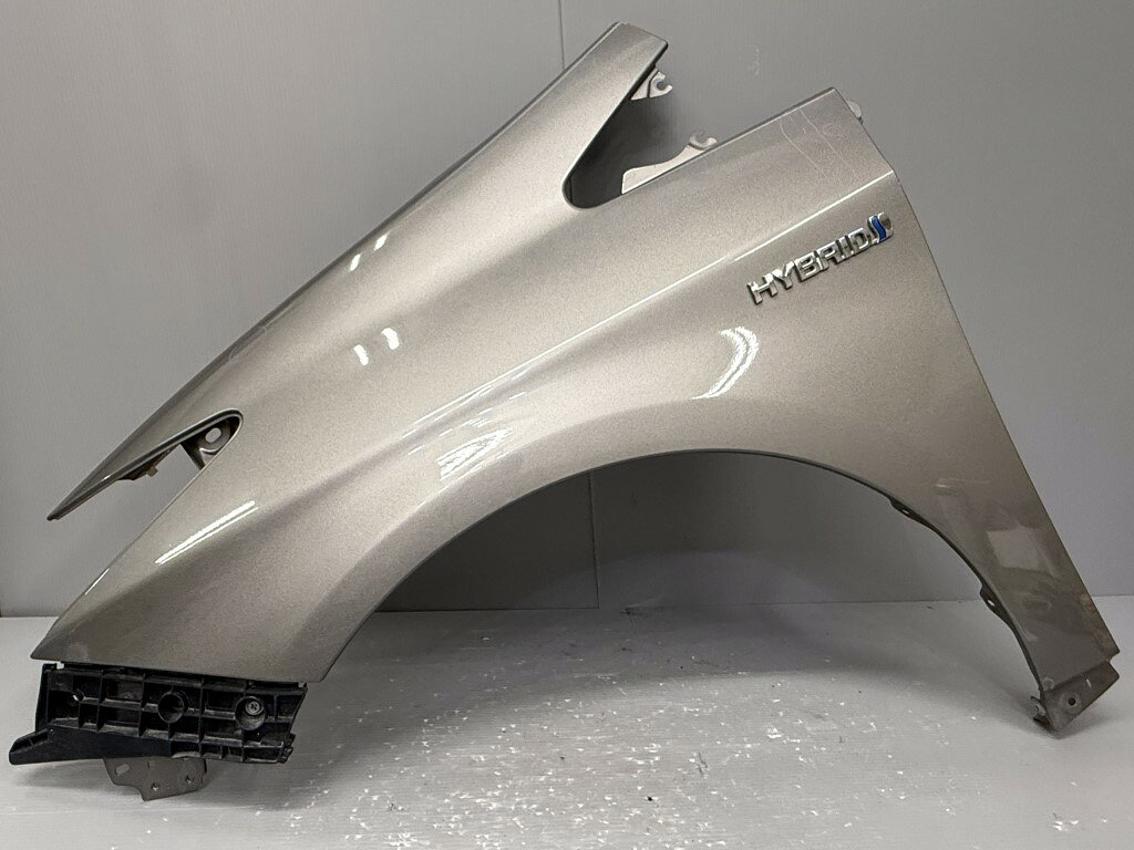 トヨタ プリウス 30 S LEDエディション(ZVW30) 純正 左 フロントフェンダー フェンダー 1G2 左F 左前 53802 p056595 中古20250710