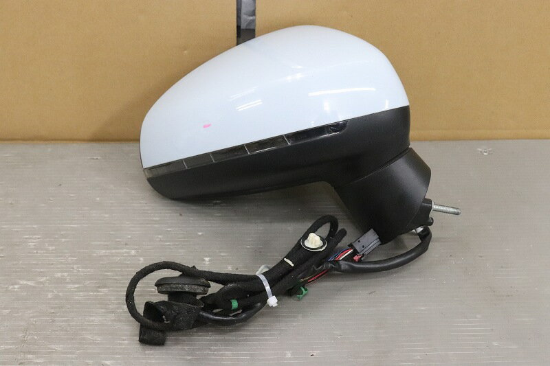 アウディ A1 右ハンドル 前期(8X) 純正 右 ドアミラー 電格 8P 8ピン ウィンカー付 水色系 p049064 中古20240921
