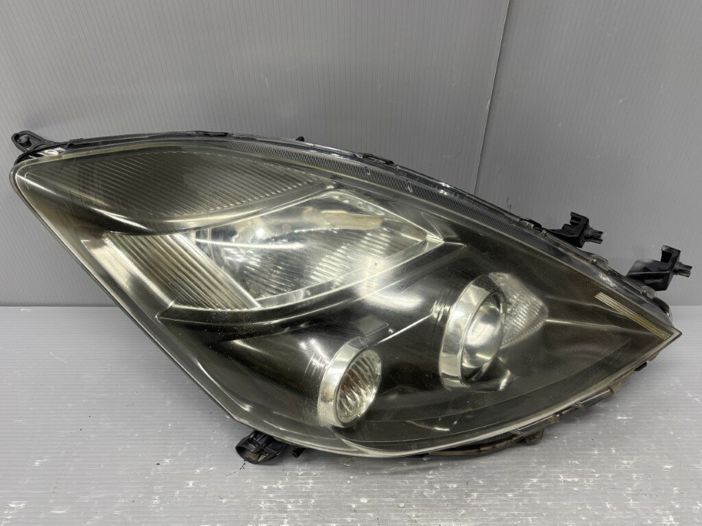 アイシス プラタナ(ZGM10) 純正 コイト 破損無 動作保証 右 HID ヘッドライト レベ バラスト キセノン ヘッドランプ 44-72 p056949 中古20250726