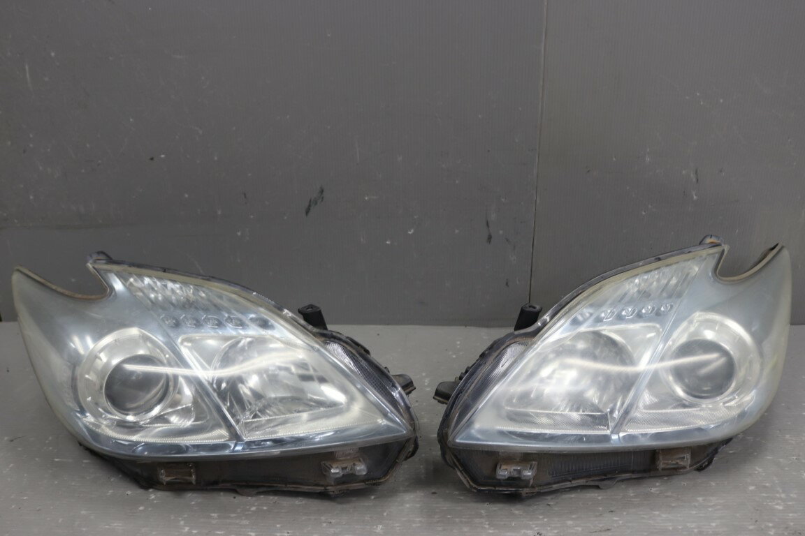 30 プリウス S 前期(ZVW30) 純正 コイト 破損無 動作保証 ハロゲン ヘッドライト 左右セット ヘッドランプ 47-29 p057192 中古20250811