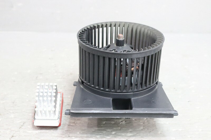 アウディ TT 右ハンドル 後期(8N) 純正 Valeo 破損無 取付OK 動作保証 ブロアファンモーター ヒーターモーター レジスター付 F667327B 1J28-19021C p038521 中古20231011