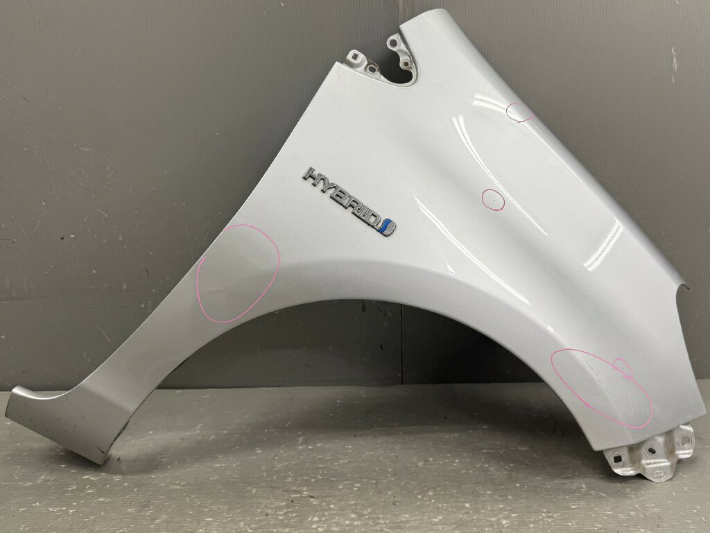 トヨタ アクア L 前期(NHP10 NHP10-AHXCB) 純正 右 フロント フェンダーパネル 1F7 53811-52310 p057749 中古20250906