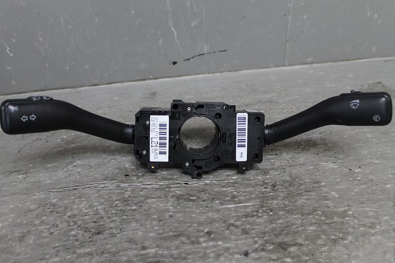 VW ニュービートル 1.8 ターボ 右ハンドル 前期(9CAWU 9C) 純正 破損無 取付OK 動作保証 コンビネーションスイッチ ディマースイッチ ライトスイッチ ワイパースイッチ p038881 中古20231016