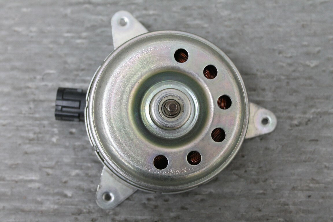 スカイライン クーペ 350GT 後期(CPV35 V35) 純正 破損無 動作保証 ラジエター 電動ファンのモーター ファンモーター 12V-M4414 p057768 中古20250911