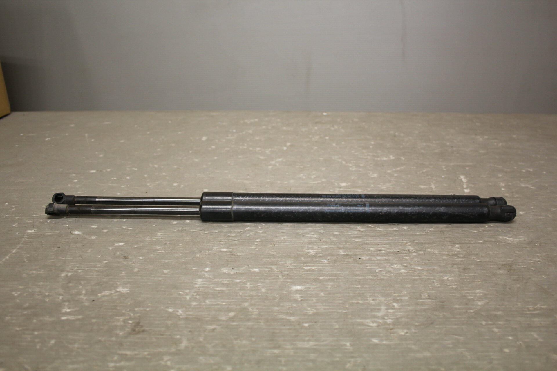 Rakuten - VW シャラン 右H(7NCAV 7N) 純正 SBO リアゲート ダンパー 左右セット 7N0 827 550 A01S p049290 中古20241018