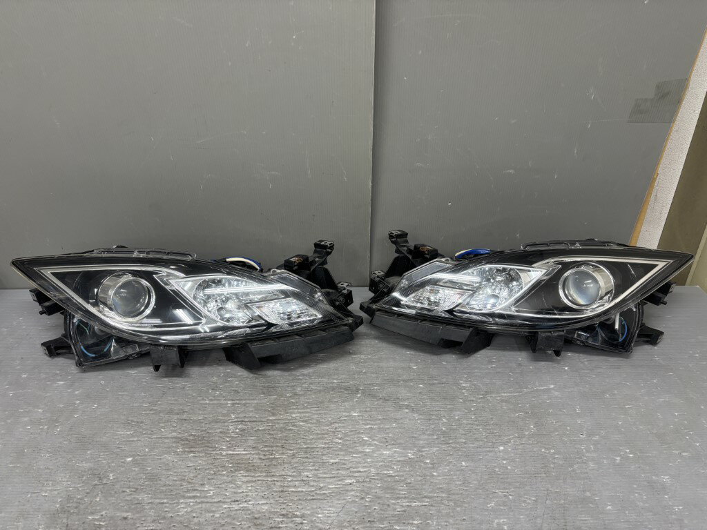 マツダ アテンザ セダン 25EX 前期(GH5FP) HID ヘッドライト 100-41033 左右セット レベ バラスト キセノン ヘッドランプ コイト p058093 中古20250925