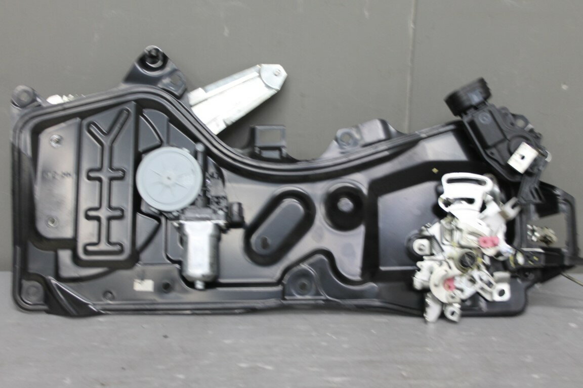 トヨタ シエンタ(NCP81G) 純正 破損無 動作保証 右 リア （後） パワーウィンドウレギュレーター モーター ドアロックアクチュエーター付 p058175 中古20250926