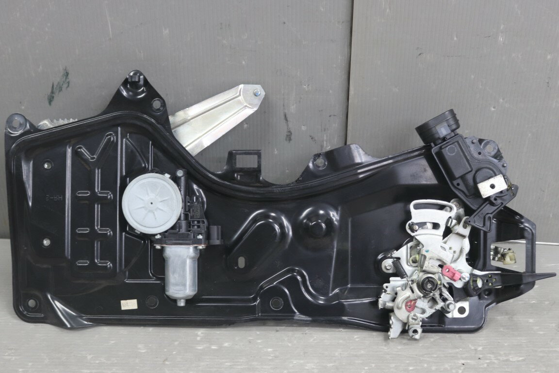 トヨタ シエンタ XS エディション 中期(NCP81) 純正 右後 レギュレーター 右リア 破損無 動作保証 Toyota p058195