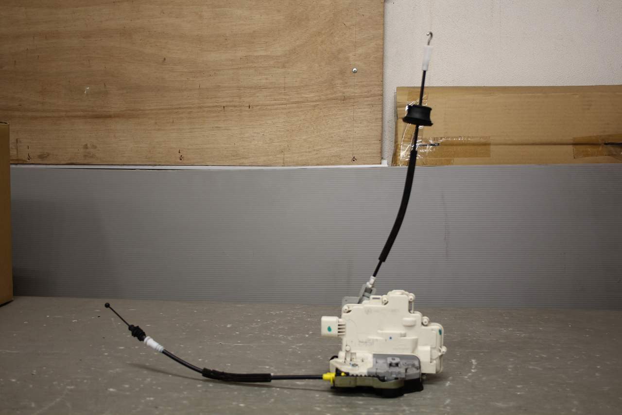 アウディ A4 1.8 TFSI 右H(8KCDH) 純正 INTIER リア 左 ドアロック アクチュエーター 8K0 839 015 p049375 中古20241023