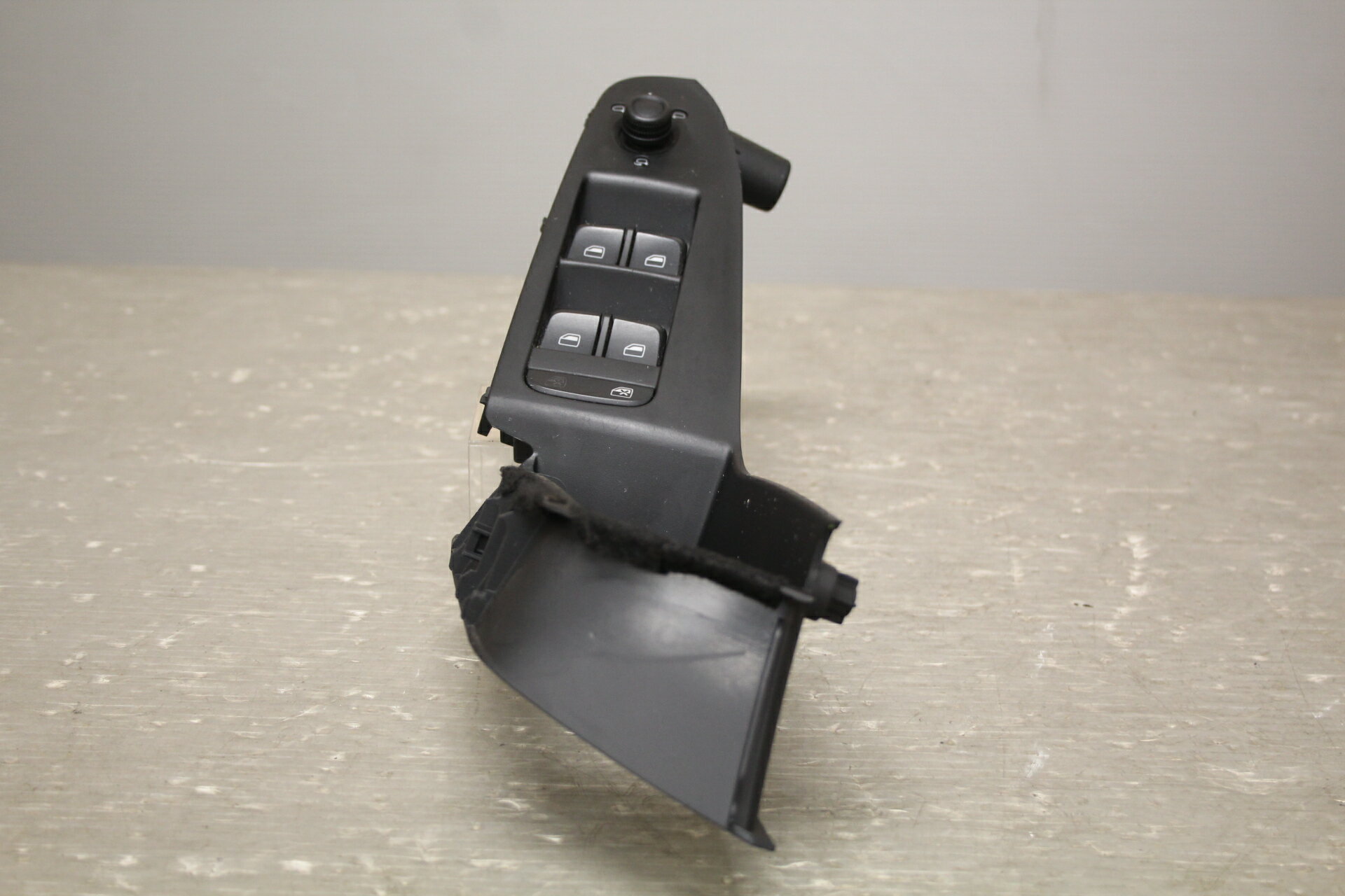 アウディ A4 1.8 TFSI 右H(8KCDH) 純正 フロント 右 パワーウィンドウスイッチ ベゼル付 右前 8K2 867 172 D-E p049385 中古20241023