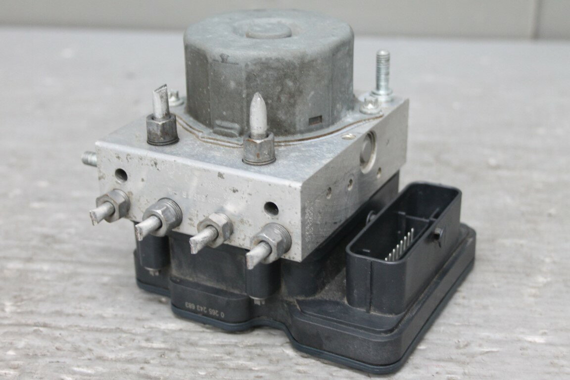 ルノー キャプチャー(2R 2RH5F J87) 純正 BOSCH 破損無 動作保証 ABSアクチュエーター 476605492R Renault Captur フランス車 p058294