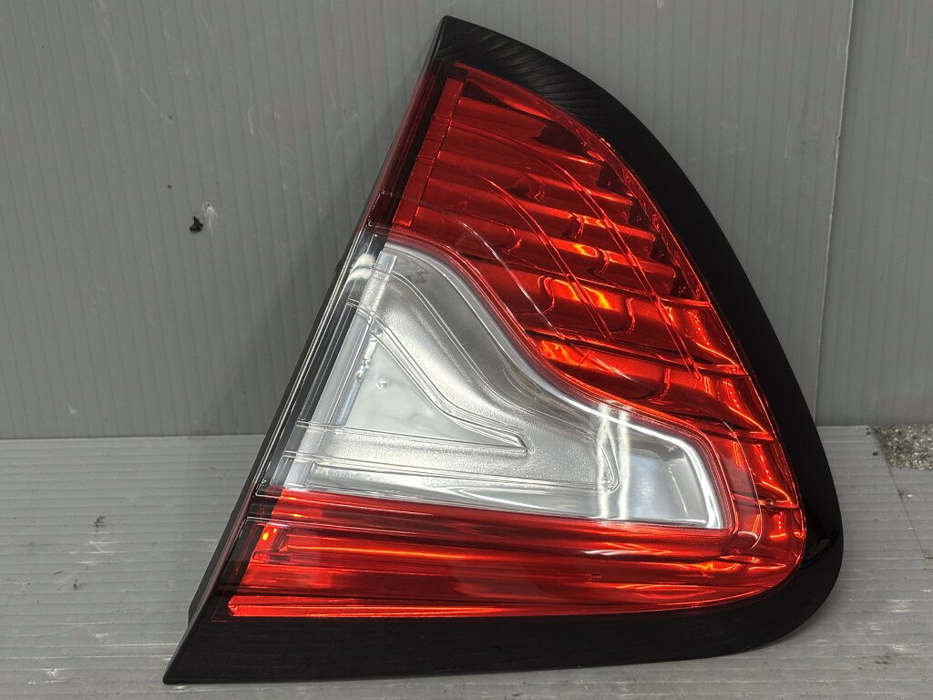 ルノー キャプチャー(2R 2RH5F J87) 純正 右 フィニッシャー 265501712R Renault Captur フランス車 動作保証 p058257