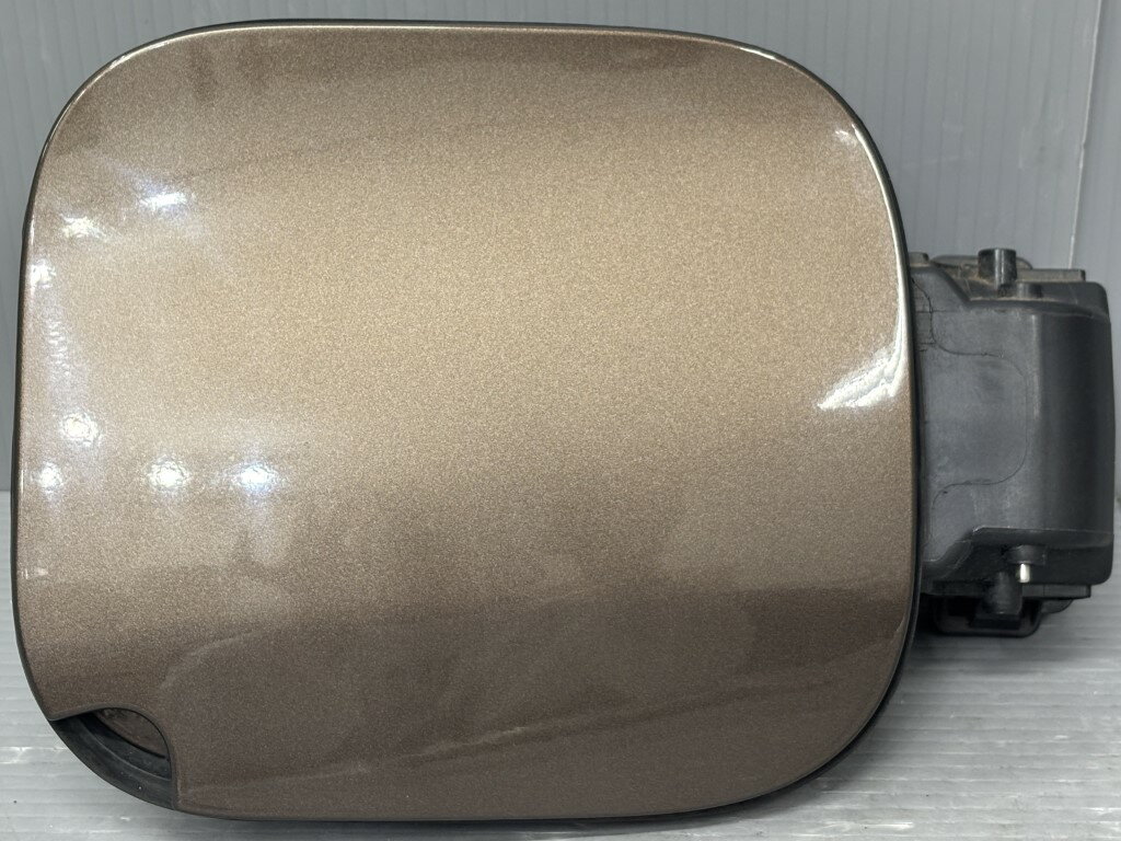 ルノー キャプチャー(2R 2RH5F J87) 純正 フューエルリッド 給油口 フュエルフラップリッド ブラウン系 Renault Captur フランス p058259