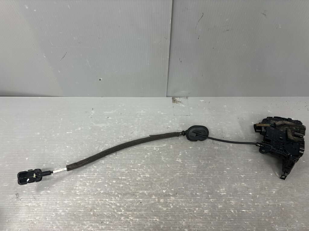 ルノー キャプチャー(2R 2RH5F J87) 純正 右前 ドアロック アクチュエーター 右フロント 右F 805022764 動作保証 フランス車 p058264