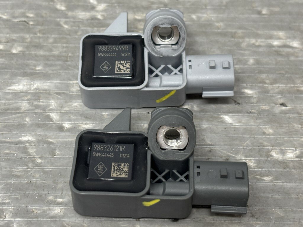 ルノー キャプチャー(2R 2RH5F J87) 純正 クラッシュセンサー 2個セット 988326121 988339499 Renault Captur フランス車 p058269