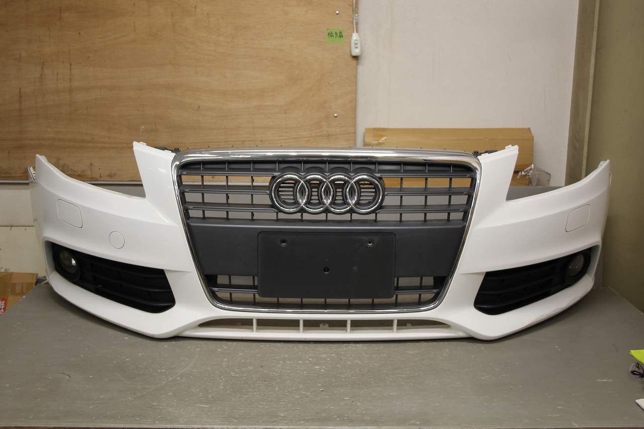 1305　アウディ　Ａ4　アバント　純正フロントグリル　ラジエーターグリル　ナンバーベース 並行輸入品 フロント バンパー センター グリル アウディ A4