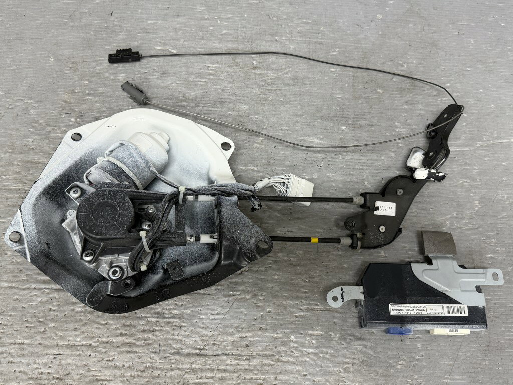 Rakuten - セレナ 20G 後期(C26) 純正 左リア (後) パワースライドドアモーター コンピューター付 285D1 1VA0A アイシン 破損無 動作保証 p058536