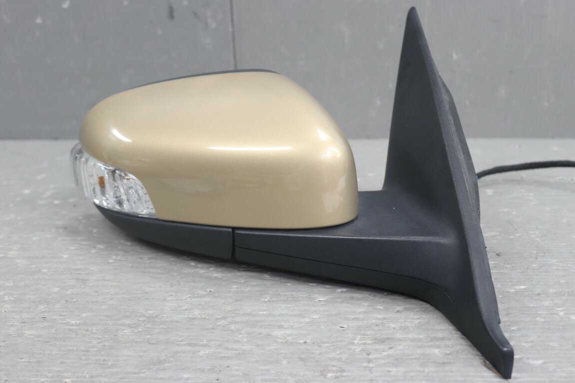 ボルボ V50 2.4(MB5244) 純正 右ドアミラー 8ピン ウィンカー ウェルカムランプ付 電格 8P ゴールド系 ..