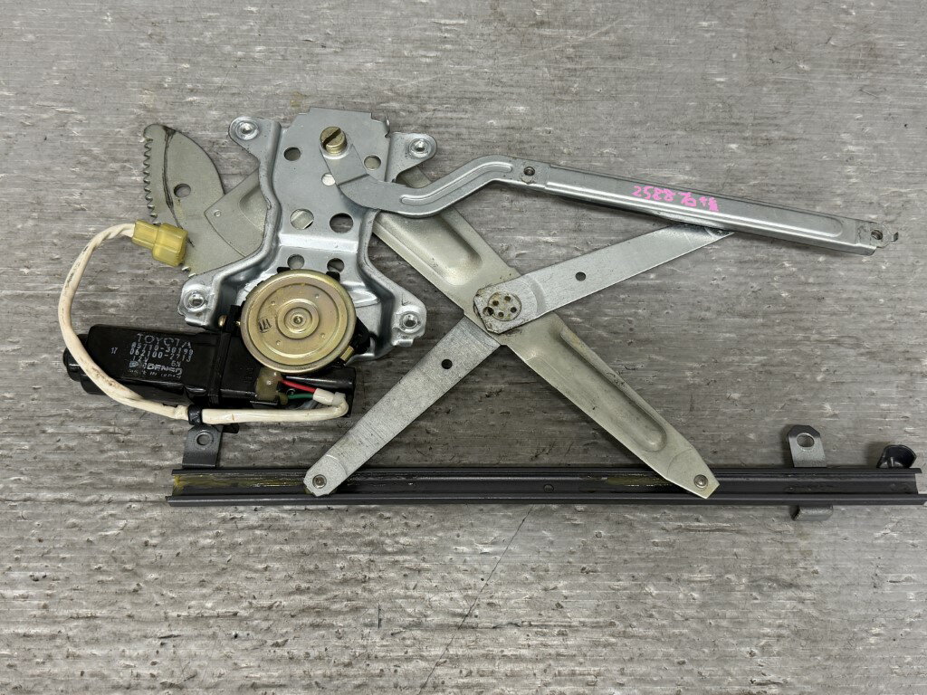 クラウン スーパーデラックス(GS130 GS130-AEPFK) 純正 右後 パワーウィンドウレギュレーター モーター付 動作保証 右リア p058563