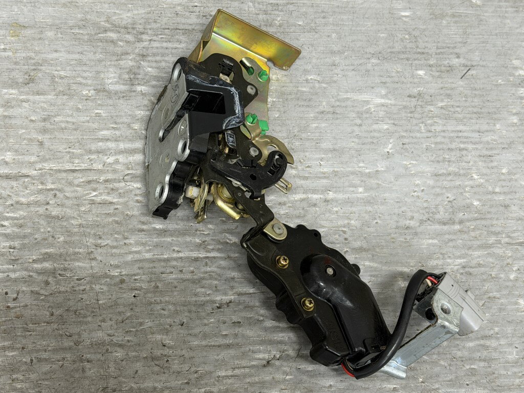 クラウン スーパーデラックス(GS130 GS130-AEPFK) 純正 左後 ドアロック アクチュエーター 破損無 動作保証 左リア p058567