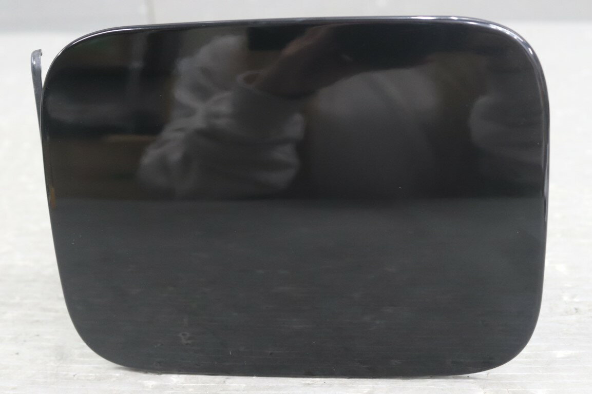 クラウン スーパーデラックス(GS130 GS130-AEPFK) 純正 フューエルリッド 給油口の蓋 フタ 202 77350-30180 破損無 p058540