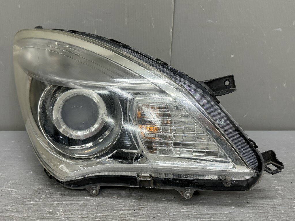 乐天商城 - スズキ ソリオ 特別仕様車 BLACK&WHITE(MA15S FBSE-BW) HID 右 ヘッドライト LE10G6223 バラスト レベ キセノン ヘッドランプ AL p058594