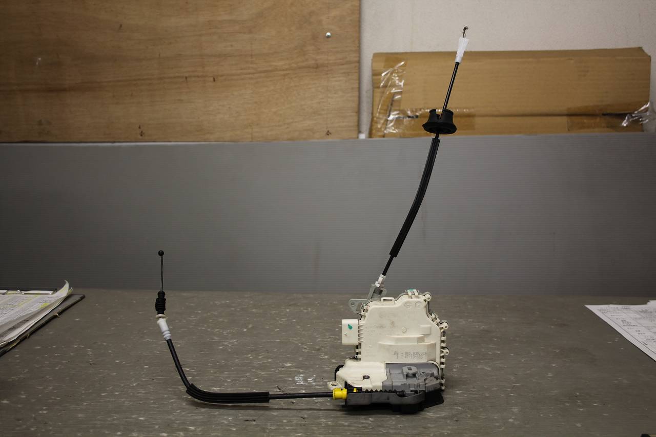 アウディ A4 アバント 右H(8KCDNF 8K) 純正 破損無 動作保証 リア 左 ドアロック アクチュエーター 左後 8K0.839.015.C p049654 中古20241030