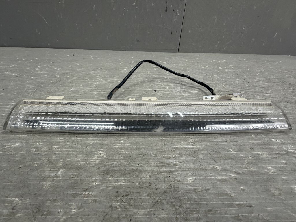 25 セレナ ハイウェイスター 前期(CC25 C25) 純正 ハイマウントストップランプ クリアタイプ 4944 ブレーキライト イチコー p058650 中古20251021