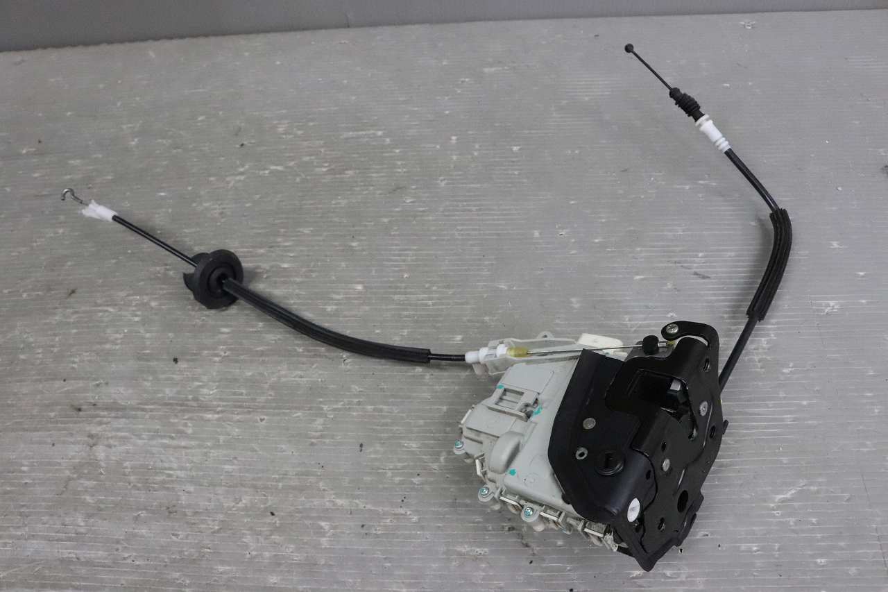 アウディ A4 アバント 1.8 TFSI 右H(8KCDH 8K) 純正 破損無 動作保証 左後 左リア ドアロックアクチュエーター 8K0 839 015 C p049760 中古20241102