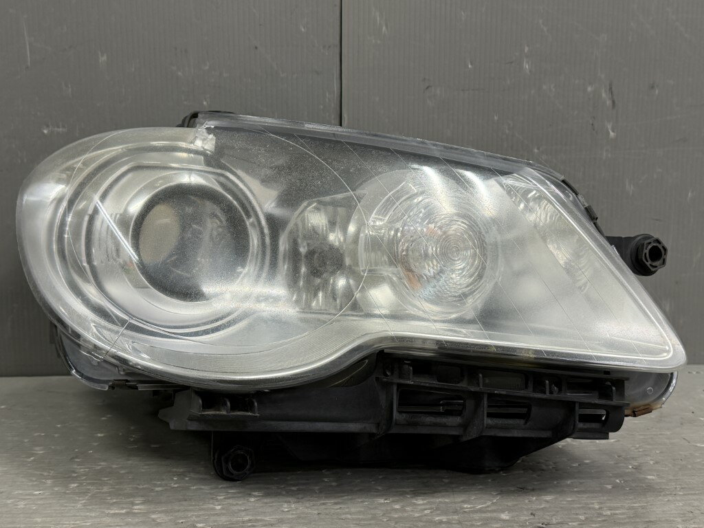 VW トゥーラン TSI(1TBLG T1) 純正 HID 右 ヘッドライト キセノン バラスト付 ヘッドランプ 0 301 233 682 AL 破損無 動作保証 p058678 中古20251022