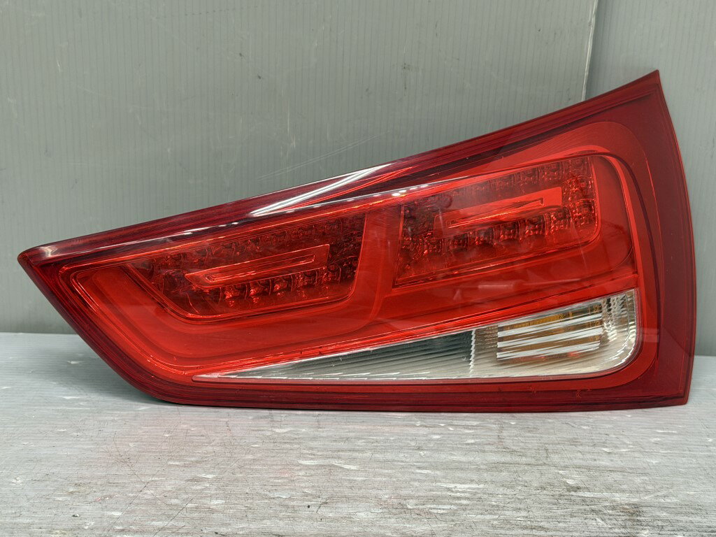 アウディ A1 5ドア 右H TFSI(8XCAX 8X) 純正 右 テールランプ 8X0 945 094 B LED全点灯OK テールライト HELLA 破損無 動作保証 p058708 中古20251024
