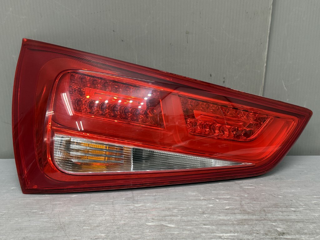 アウディ A1 5ドア 右H TFSI(8XCAX 8X) 純正 左 テールランプ 8X0 945 093 B LED全点灯OK テールライト HELLA 破損無 動作保証 p058709 中古20251024