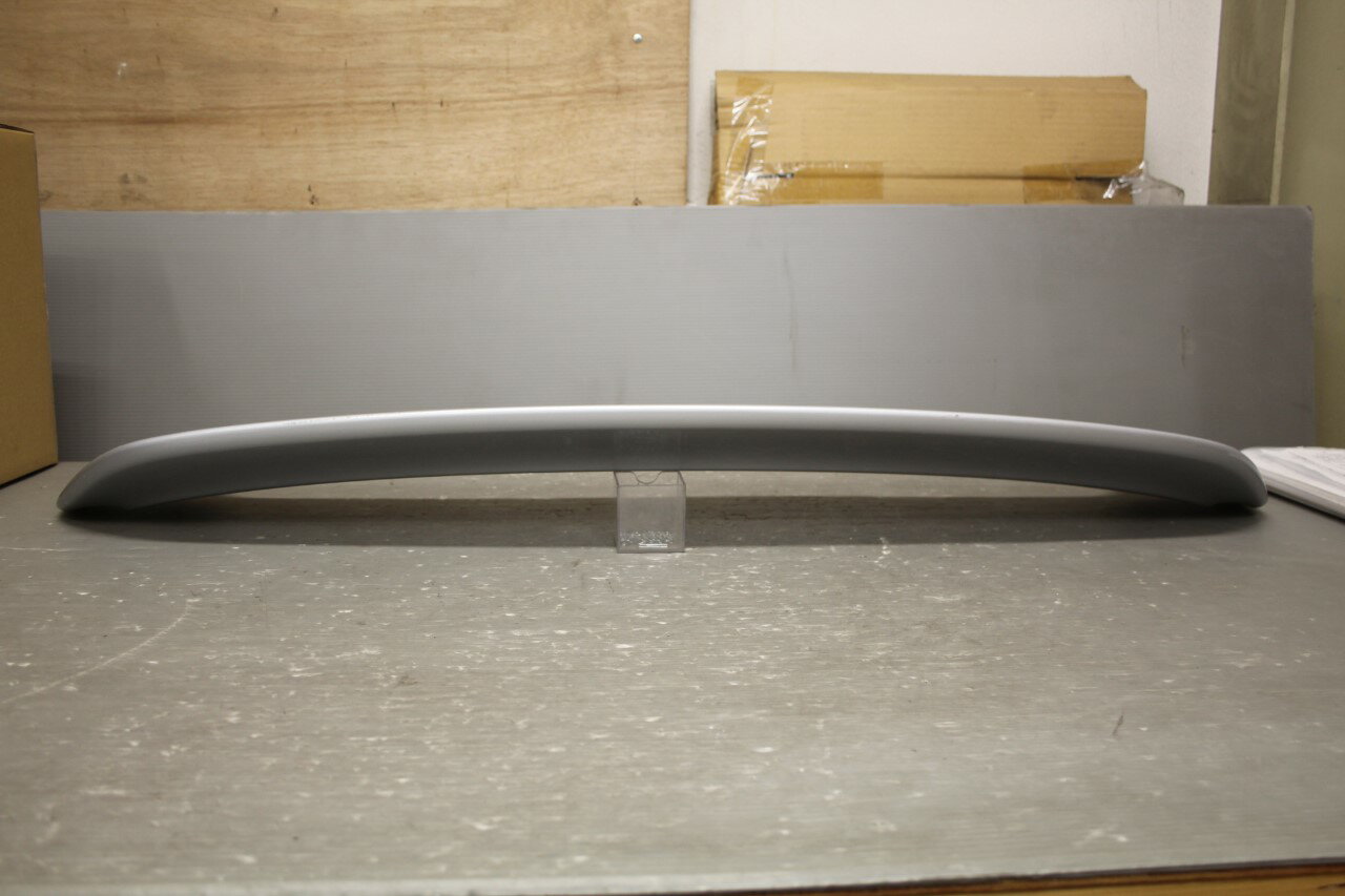 カローラ スパシオ X(ZZE122 NZE121) 純正 破損無 リアウイング リアスポイラー 1E7 シルバーマイカメタリック 76085-1710 p049803 中古20241115