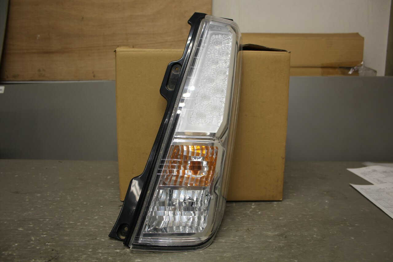 ワゴンR スティングレー 2型 X(MH34S) 純正 トウカイデンソウ 破損無 動作保証 右 テールランプ LED全点灯OK テールライト クリア 35603-72M1 p049877 中古20241115