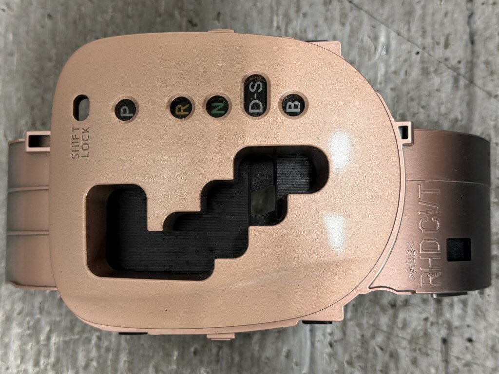 ヴィッツ F シエル 前期(NSP130) 純正 シフトパネル シフトゲート 破損無 p058857 中古20251028